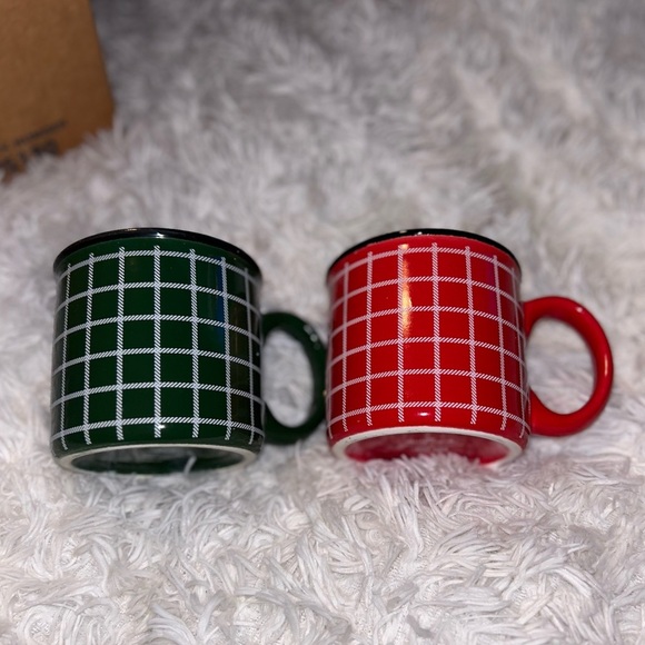 2021 Hallmark Set of 2 Red & Green Plaid Collectible Holiday Mugs - Picture 1 of 5